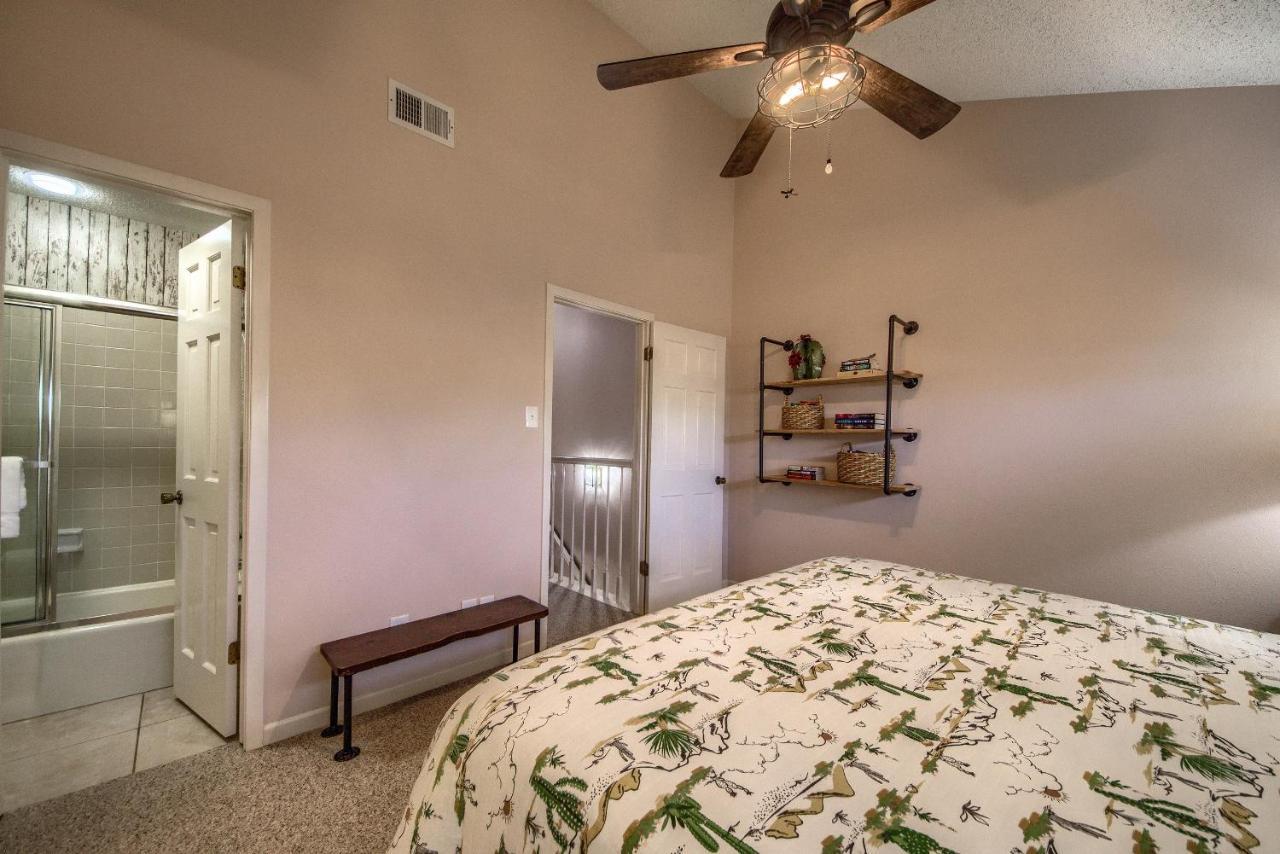 The Iron Cactus Condo On The Comal Cw C102 New Braunfels Esterno foto