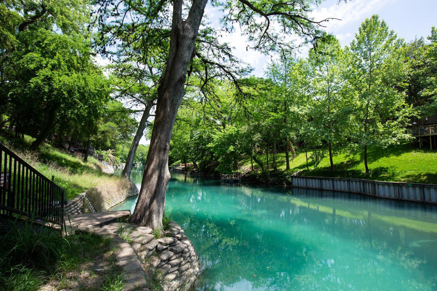 The Iron Cactus Condo On The Comal Cw C102 New Braunfels Esterno foto