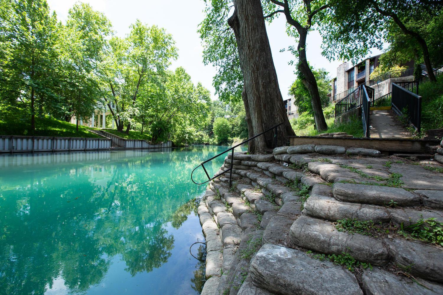The Iron Cactus Condo On The Comal Cw C102 New Braunfels Esterno foto