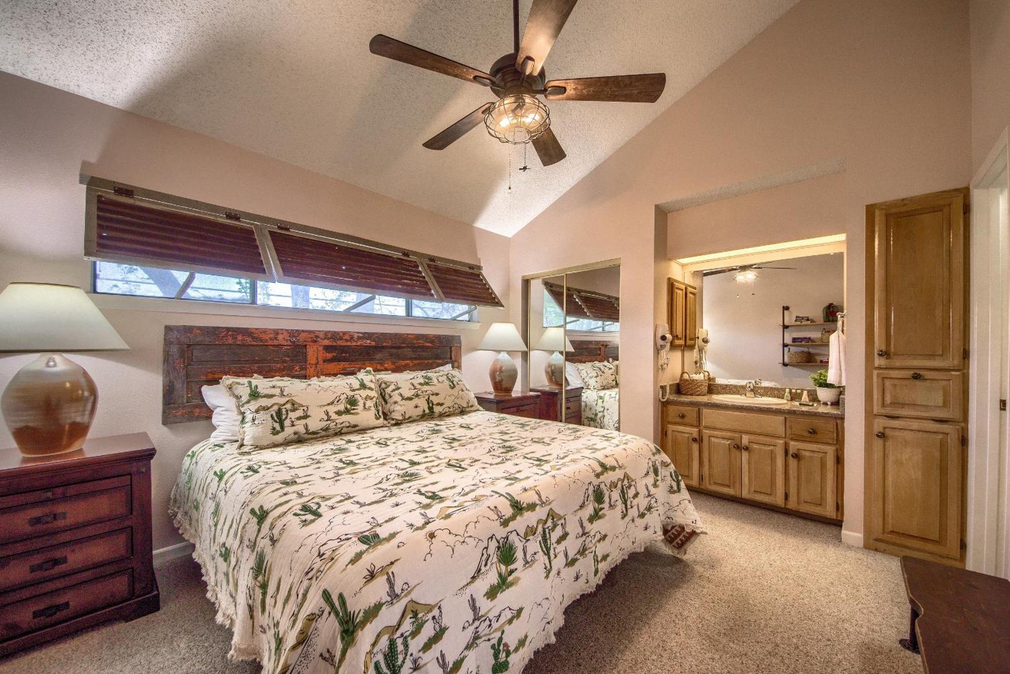 The Iron Cactus Condo On The Comal Cw C102 New Braunfels Esterno foto