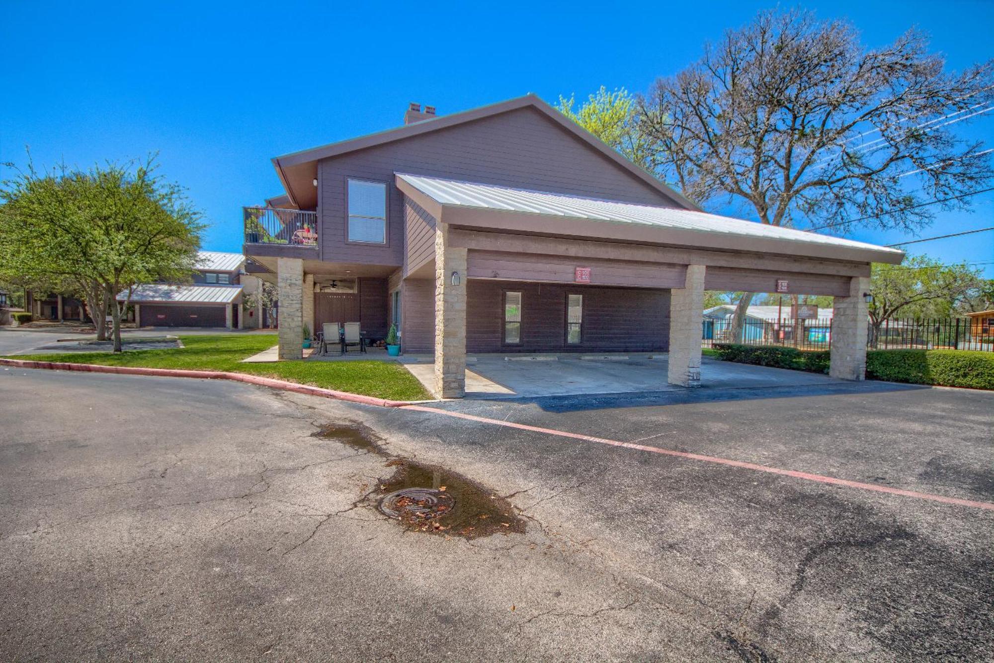 The Iron Cactus Condo On The Comal Cw C102 New Braunfels Esterno foto