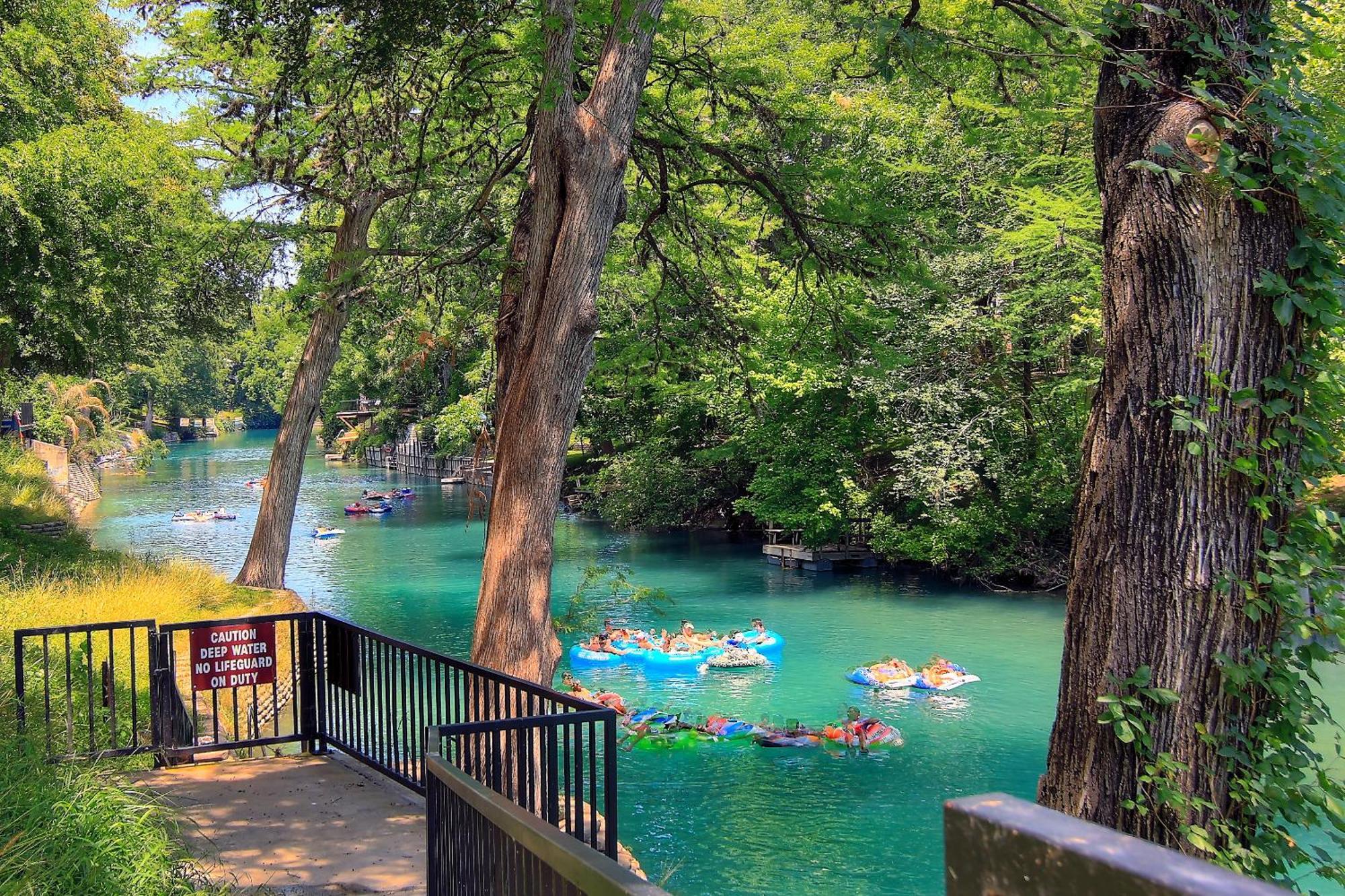 The Iron Cactus Condo On The Comal Cw C102 New Braunfels Esterno foto