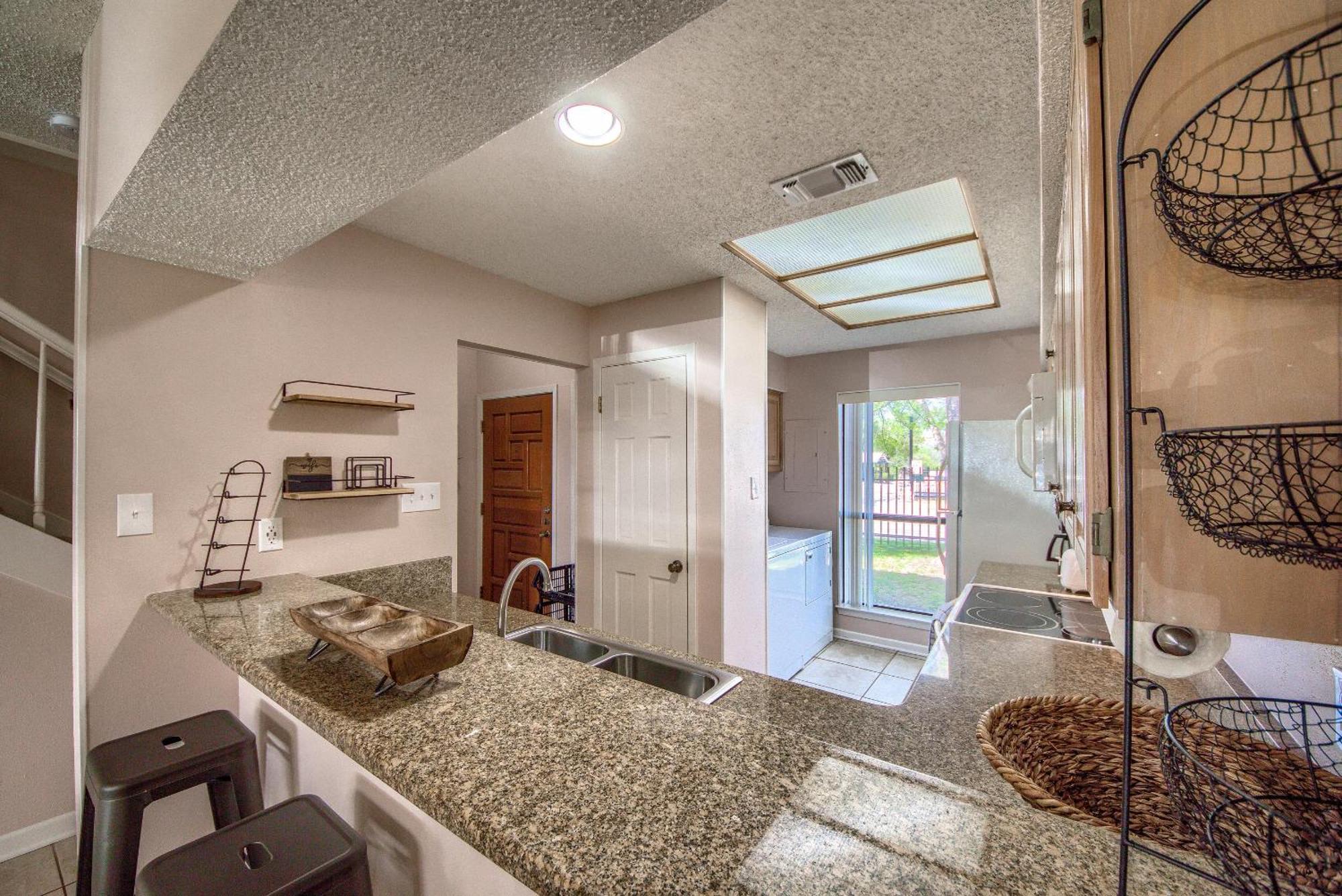 The Iron Cactus Condo On The Comal Cw C102 New Braunfels Esterno foto